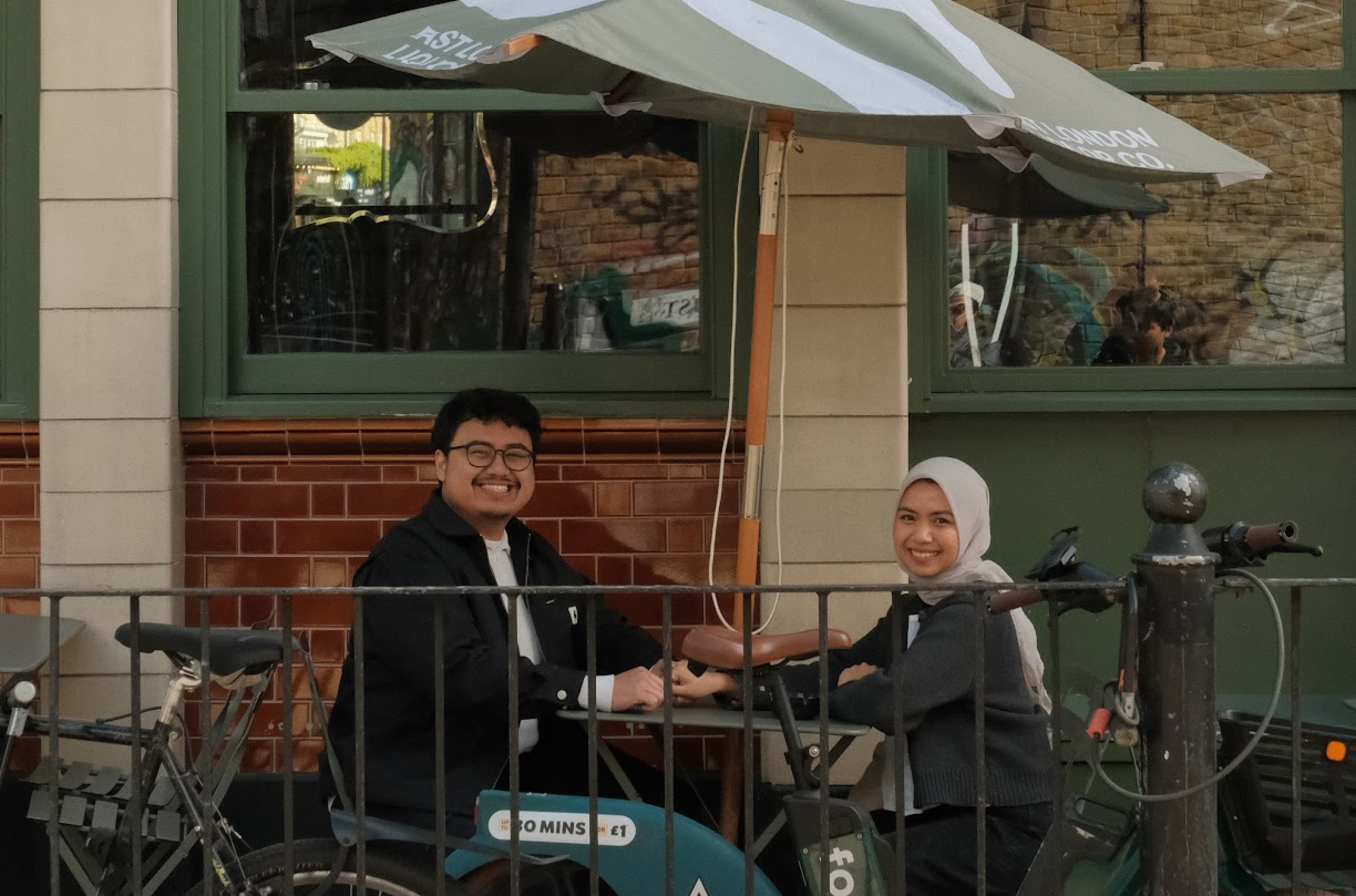 Saffan and Rania seated together outdoors
