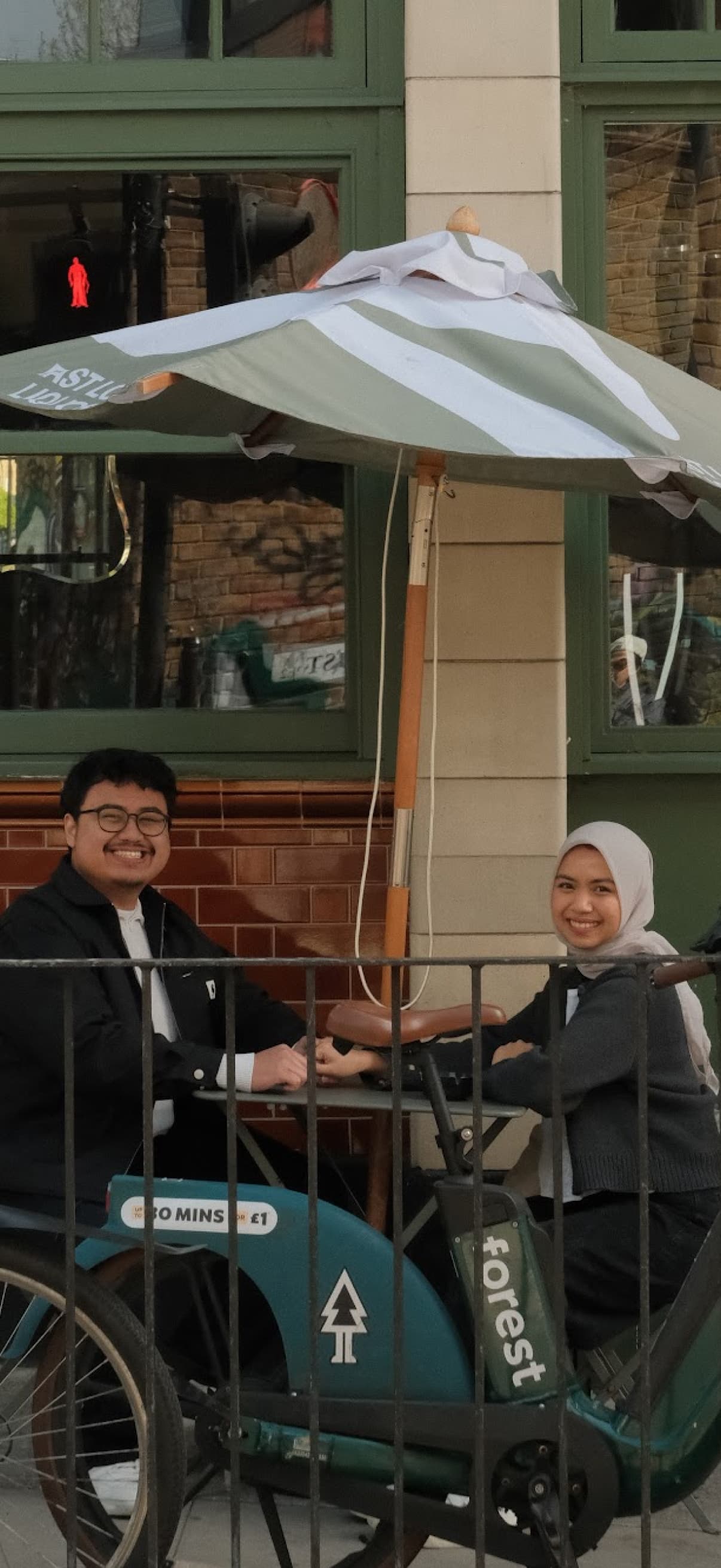 Saffan and Rania seated together outdoors